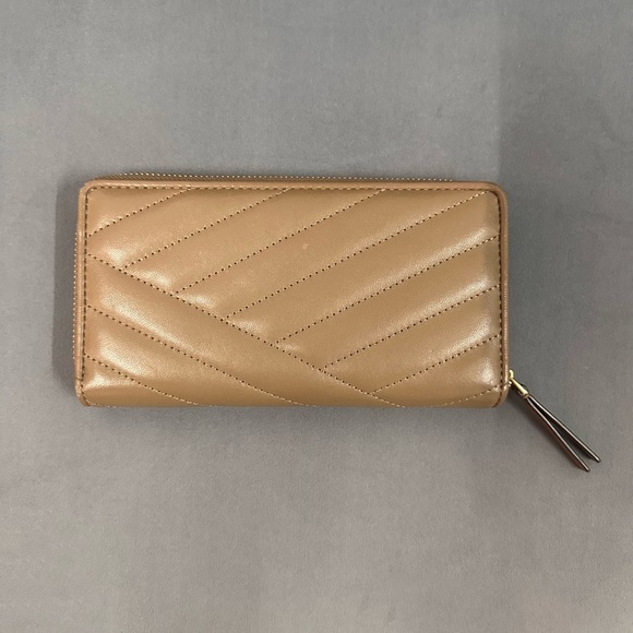 Tory Burch Kira Chevron-Quilt Zip Wallet - Picture 3 of 5